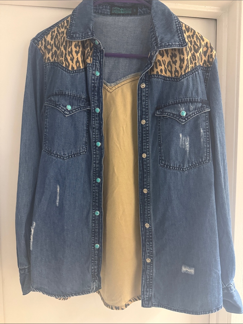 Denim Western Shirt Jacket with teal snap buttons and Leopard sz S